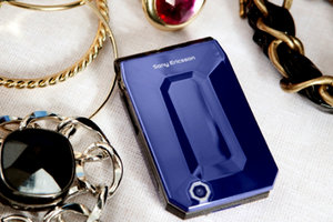 Dolce&Gabbana разработали эксклюзивный дизайн телефона