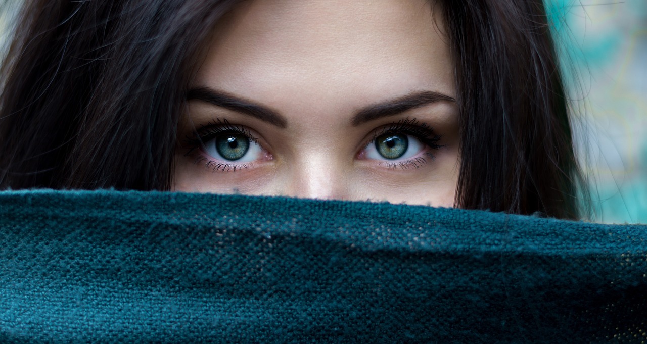 Сама нежность: как ухаживать за кожей вокруг глаз