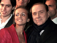 Подруга Берлускони на полвека моложе