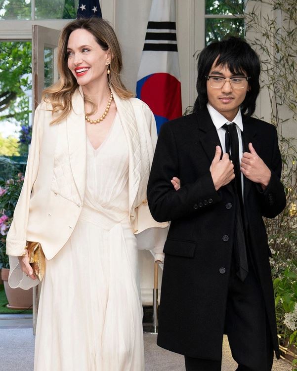 Анджелина Джоли появилась в Белом доме с повзрослевшим сыном