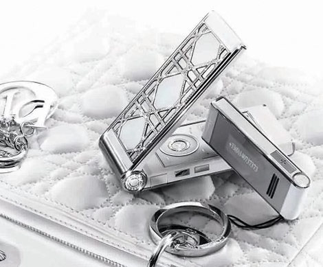 Dior создал ювелирный телефон 