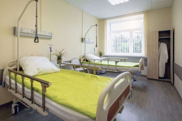СМИ назвали цены на лечение в клинике Заворотнюк