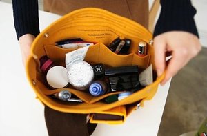 Женская сумочка: какие десять вещей обязательны?