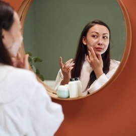 Косметологи определили, какую ошибку совершают девушки при использовании крема для лица