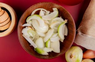 Базовый метод карамелизации лука, который идеально подходит для любых блюд