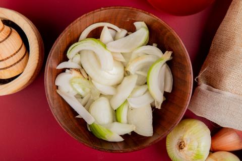 Базовый метод карамелизации лука, который идеально подходит для любых блюд