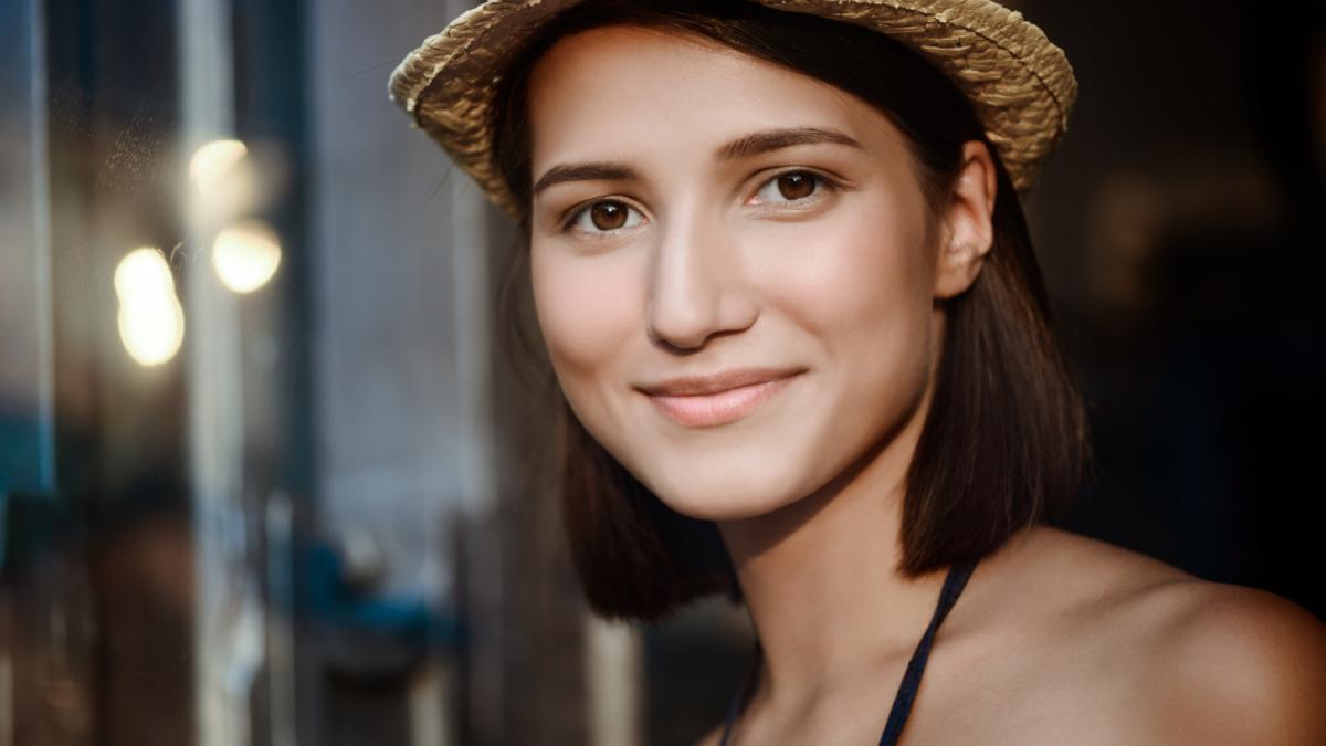 Портрет девушки при естественном свете