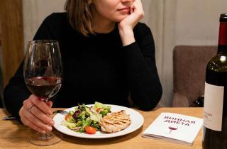 Код Монтиньяка: почему нутрициолог Анна Гордеева считает 2 бокала вина спасением для вашего метаболизма