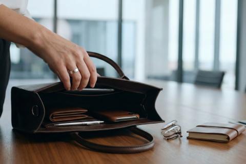 Секрет успеха бизнес-леди: какие аксессуары мгновенно выдают профессионала