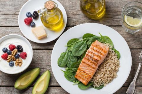 Мифы о питании: биохимик Валерия Ромашина о том, почему шоколад не вызывает прыщи, а шпинат проектирует коллаген