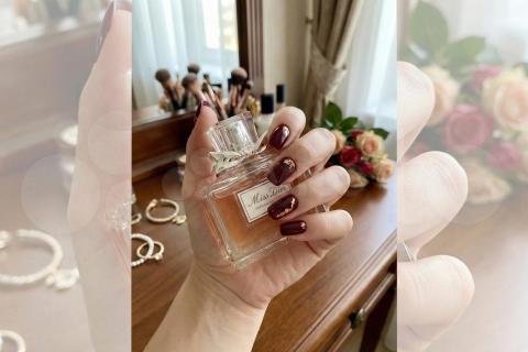 Маникюр расскажет всё: выбираем цвет ногтей под аромат духов – раскройте секрет образа