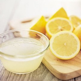 Диетологи рассказали, полезно ли пить натощак лимонный сок