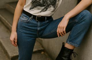 Невероятный факт: жители Великобритании покупают джинсы по 3 пары в секунду — что стоит за этой цифрой?