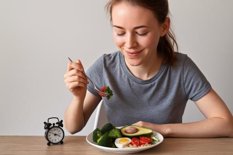 Метаболизм уходит в глухую оборону: жёсткие диеты превращают тело в накопитель жира