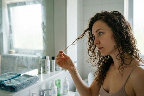 Кудрявые волосы больше не проблема: 3 простых шага к идеальным локонам