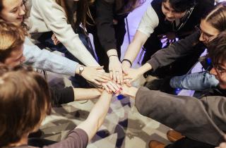 Огненный шторм в дружбе: почему эти знаки зодиака не могут ужиться вместе – 3 секрета.