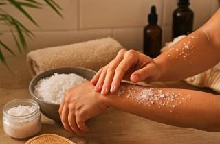 Соль удивила: вот что произойдет, если рассыпать её по дому – гениальный лайфхак