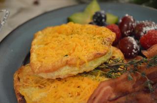 Секрет омлета Пуляр: как приготовить легендарный завтрак, который стоит $50 в ресторанах Парижа