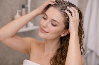 Яичный желток и капля интриги: лецитиновая маска возвращает жизнь повреждённой кутикуле