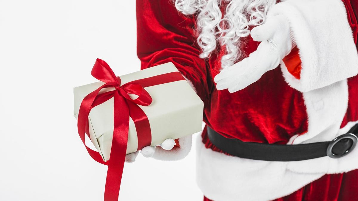 Дед Мороз с подарком