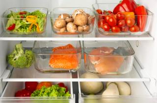 Забудьте про гиалуронку: почему помидоры — лучший телохранитель для вашей кожи у монитора?