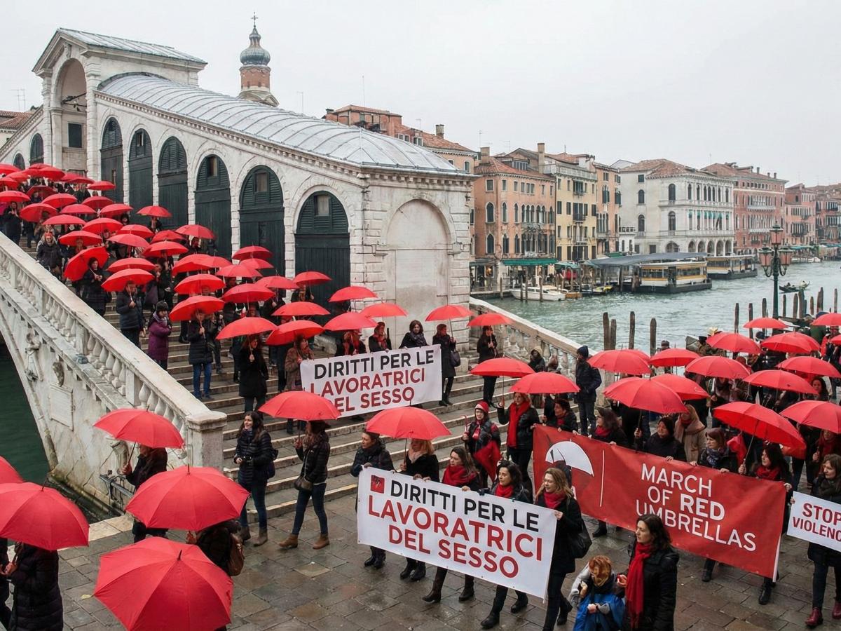 Ловушка красных фонарей: Андрей Соколов о том, как законы Наполеона до сих пор влияют на права женщин