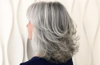 5 причин ранней седины: как состояние кожи влияет на цвет ваших волос