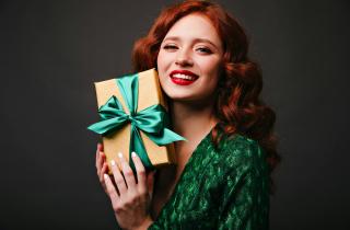 Подарок мужу на Новый год: раскройте секрет, как избежать разочарования и угодить любимому