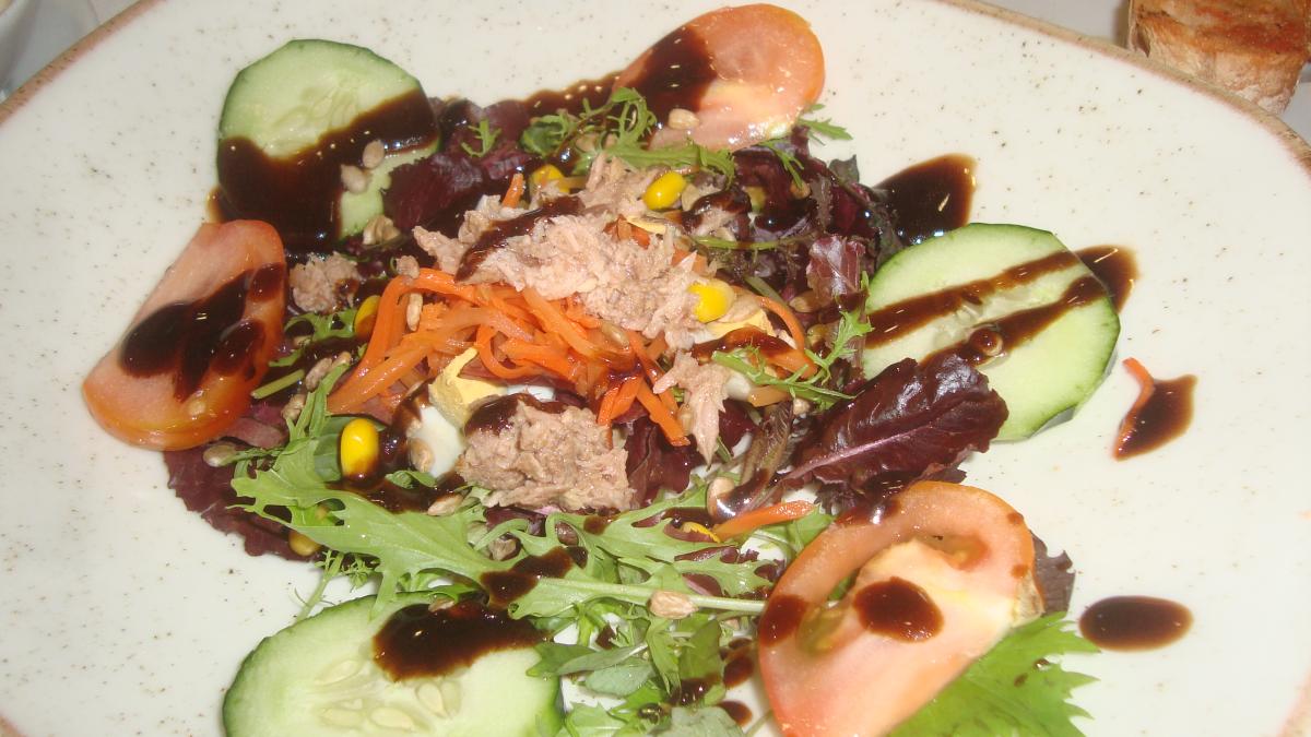 Ассорти из салатов, средиземноморская диета