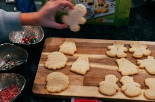 Домашнее печенье с сюрпризом: рецепт от бабушки Рикке с конфетой внутри