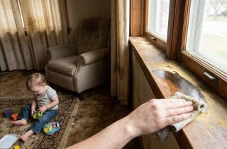 Ловушка «третичного дыма»: Наталья Лаврентьева о том, почему ваши дети болеют из-за старого дивана и обоев