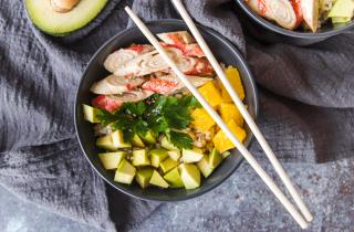 Салат с крабовыми палочками заиграет по-новому: 5 секретов от шеф-повара и нутрициолога