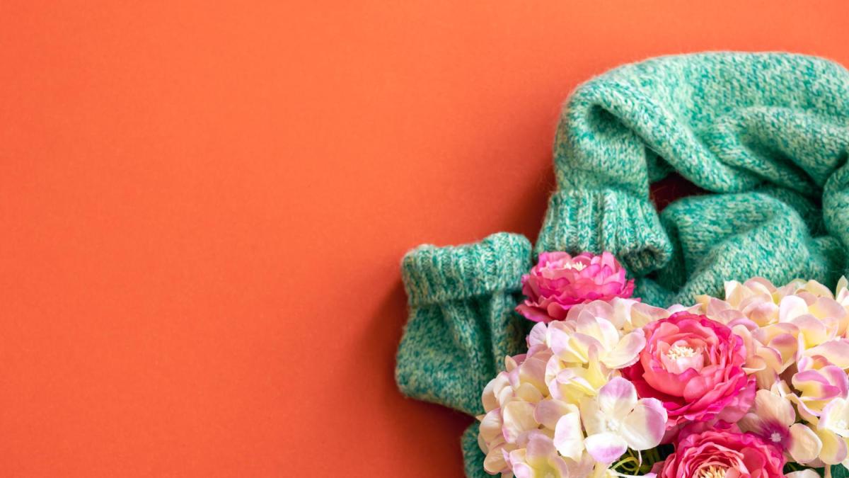 Свитер с цветами