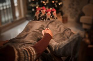 Романтика под крышей: 15 идей для незабываемого свидания дома, которые укрепят ваши отношения сильнее любого ресторана