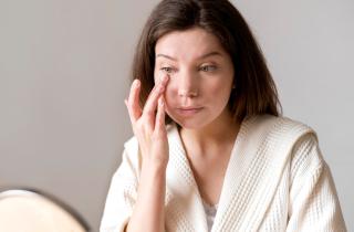 Мгновенное преображение: 5 шагов для избавления от отёков под глазами