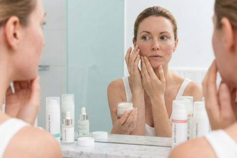 Румянец с подвохом: капилляры на лице застывают в одном положении и превращаются в лиловую сетку