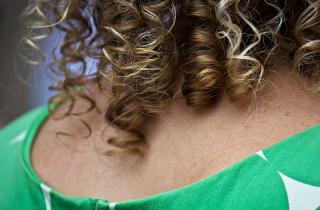 Тонкие волосы: как вернуть густоту, не тратя деньги на бесполезные средства