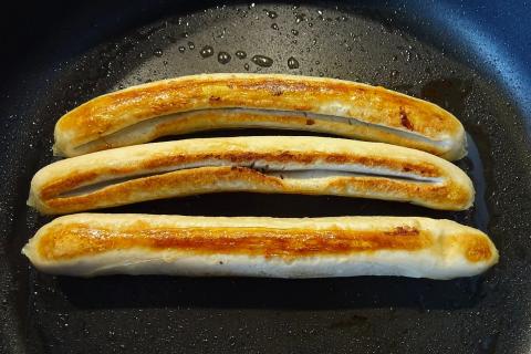 Сочная куриная колбаска для завтрака: секретный ингредиент + пошаговый рецепт