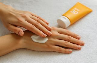 Парафиновая ванночка для рук: как добиться салонного эффекта в домашних условиях – советы и предостережения