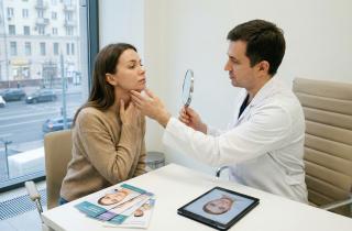 Липосакция челюсти: Честный гид по реабилитации и почему повязка на лицо станет вашим лучшим другом на неделю