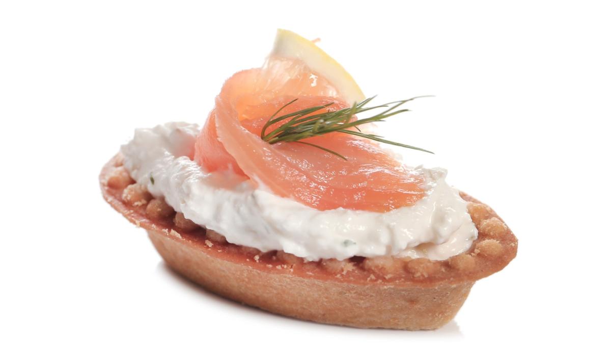 Тарталетки с красной рыбой