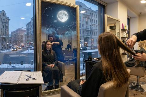 Лунный календарь 2026: Почему стрижка в полнолуние спасает от выпадения волос, а 10-й день считается «сжигающим» судьбу