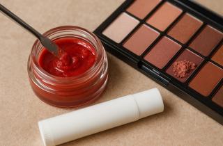 Макияж губ не потечет: узнайте все секреты стойкости