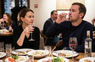 Простак или эстет? Почему манера пить залпом может разрушить вашу мечту об интеллектуальном браке