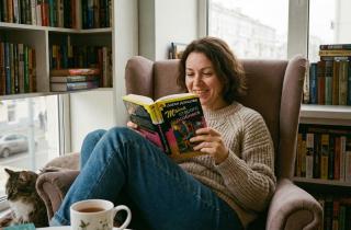 Конец эпохи дамских романов: психологи объяснили, почему шаблонные истории о любви больше не лечат депрессию