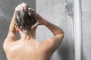 Дерматологи пришли к выводу: как сохранить здоровье волос во время сна