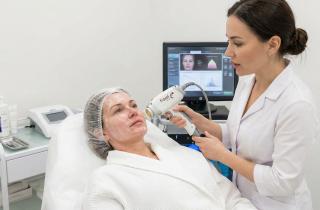 Почему ваша мочалка только вредит: инженерия гладкости от ведущих дерматологов