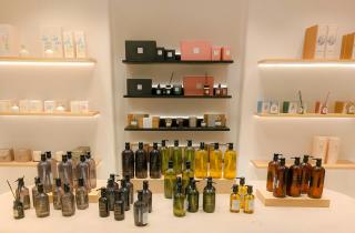 Алхимия на запястье: как смешать духи и не превратиться в парфюмерную катастрофу