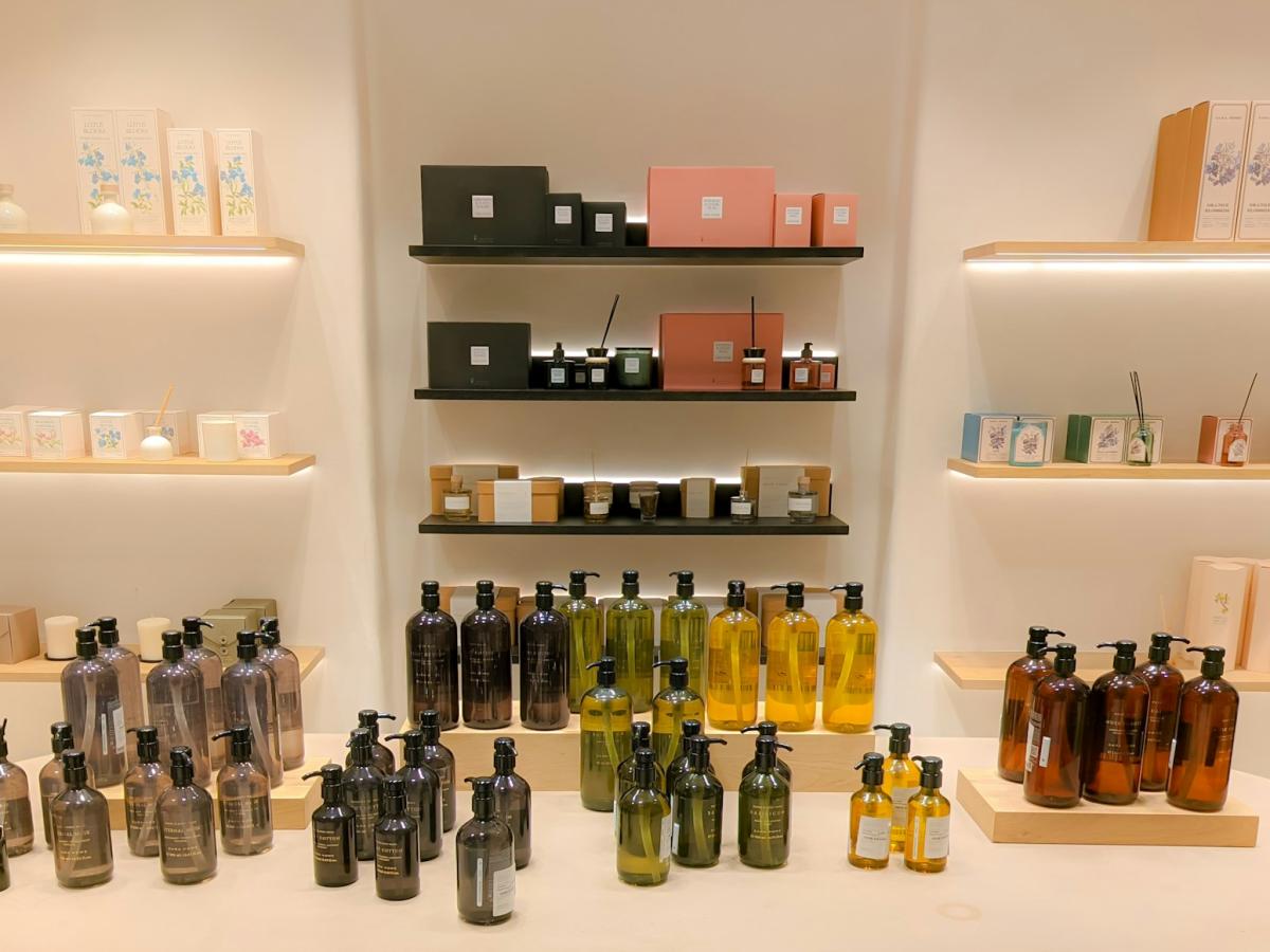 Алхимия на запястье: как смешать духи и не превратиться в парфюмерную катастрофу