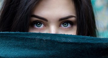 Сама нежность: как ухаживать за кожей вокруг глаз